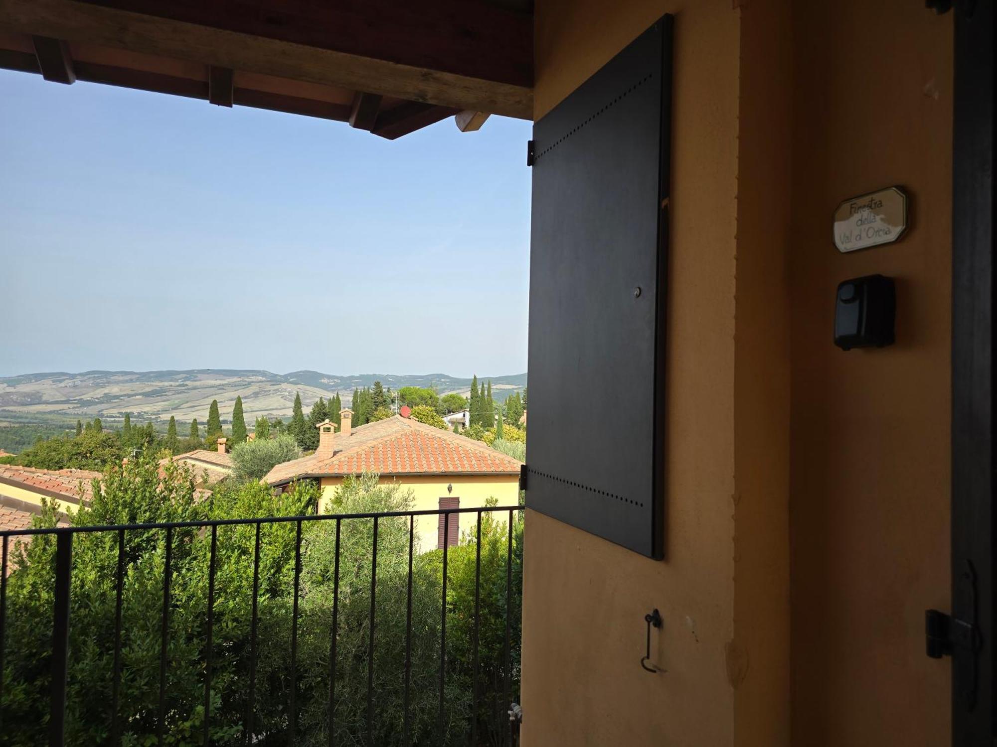 Finestra Della Val D'Orcia Apartment Contignano Exterior photo